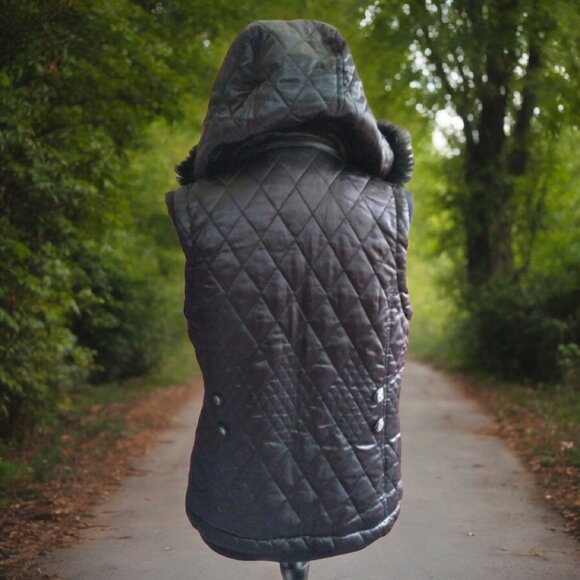 HARLEY DAVIDSON (MED) Quilted Black Satin Vest with Removeable Fur Lined Hood - Picture 4 of 13